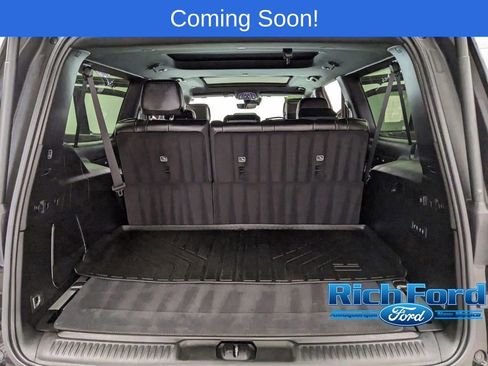 Used 2024 Jeep Wagoneer L Series III w/ Premium Group I AWD/4WD image 19