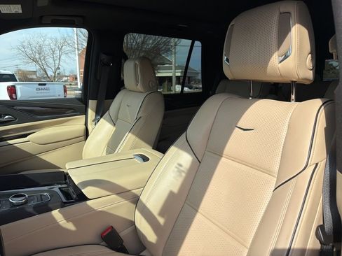 Used 2023 Cadillac Escalade Premium Luxury image 14