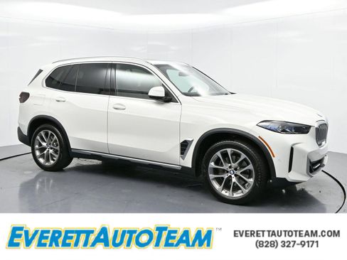 Used 2024 BMW X5 xDrive40i w/ Premium Package image 1