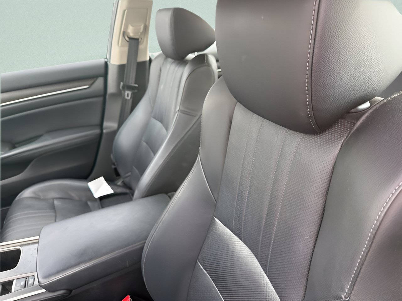 Used 2018 Honda Accord Touring image 17