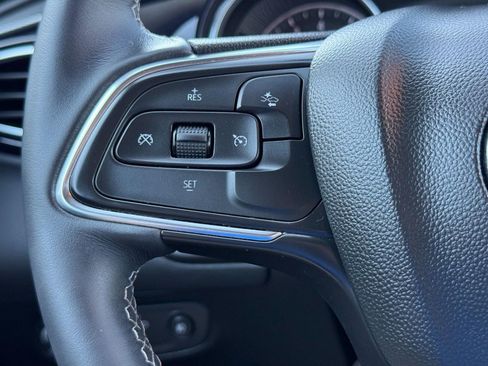 Used 2022 Buick Encore GX Select w/ Sport Touring Package FWD image 19