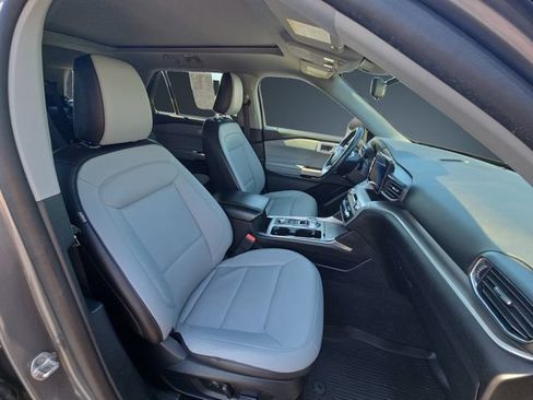 Used 2021 Ford Explorer XLT w/ Equipment Group 202A AWD/4WD image 15