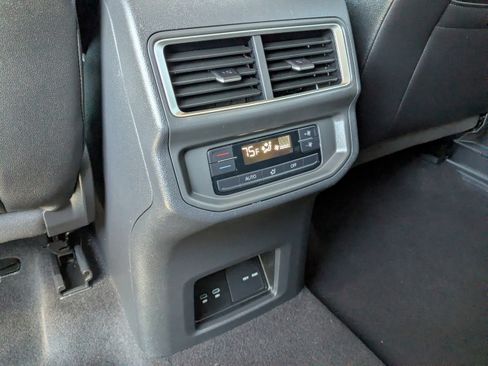 Used 2024 Volkswagen Atlas SE image 16