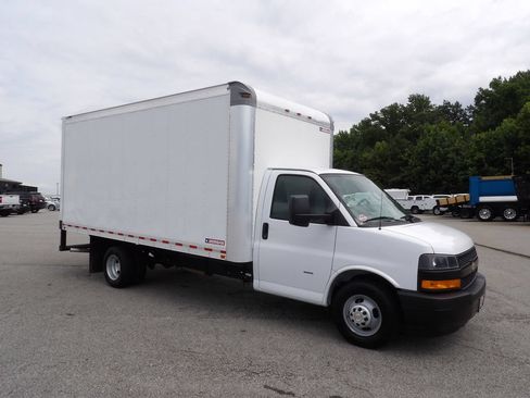 Used 2019 Chevrolet Express 3500 Extended RWD image 10