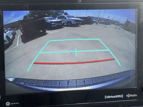 Used 2022 Toyota Highlander XLE FWD image 17