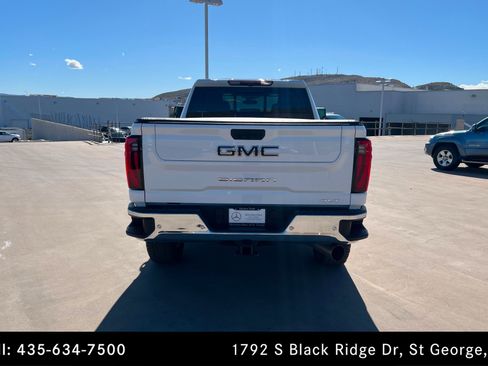 Used 2024 GMC Sierra 2500 SLT w/ SLT Premium Package image 4
