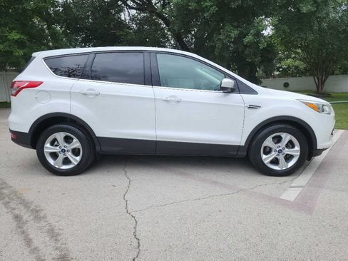 Used 2016 Ford Escape SE FWD image 9