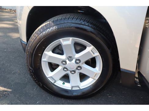Used 2015 GMC Acadia SLE FWD image 15