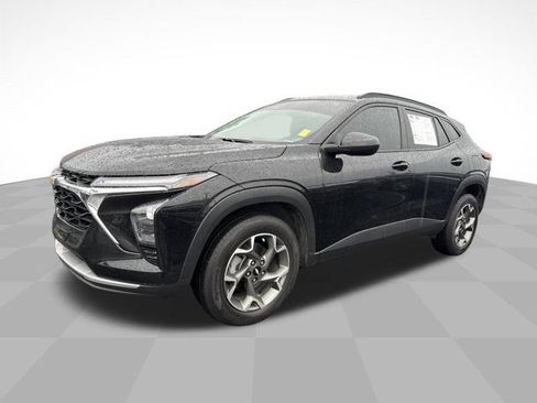Used 2024 Chevrolet Trax LT w/ LT Convenience Package FWD image 1