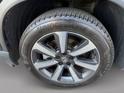Used 2025 Honda Pilot Touring image 8