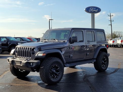 Used 2023 Jeep Wrangler Sport S image 8