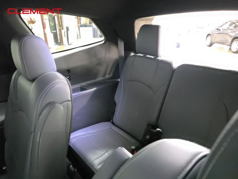 Used 2024 Buick Enclave Premium image 31