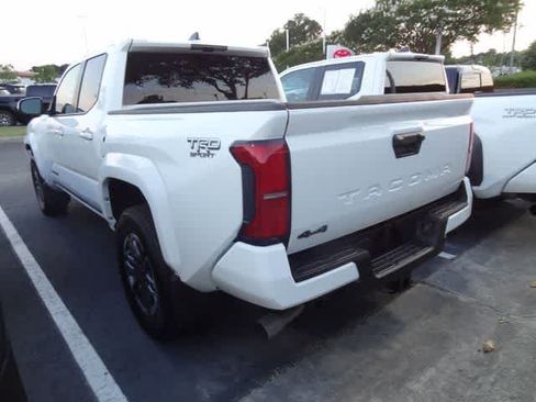Used 2025 Toyota Tacoma TRD Sport AWD/4WD image 6