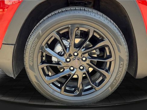 Used 2024 GMC Terrain SLE w/ Driver Convenience Package FWD image 32