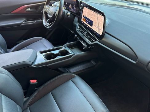 Used 2024 Chevrolet Equinox EV RS FWD image 19