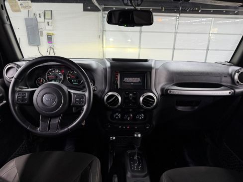 Used 2017 Jeep Wrangler Unlimited Rubicon w/ Connectivity Group image 12