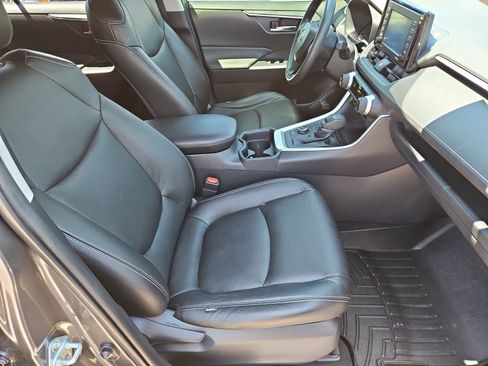 Used 2020 Toyota RAV4 XLE w/ Convenience Package AWD/4WD image 21