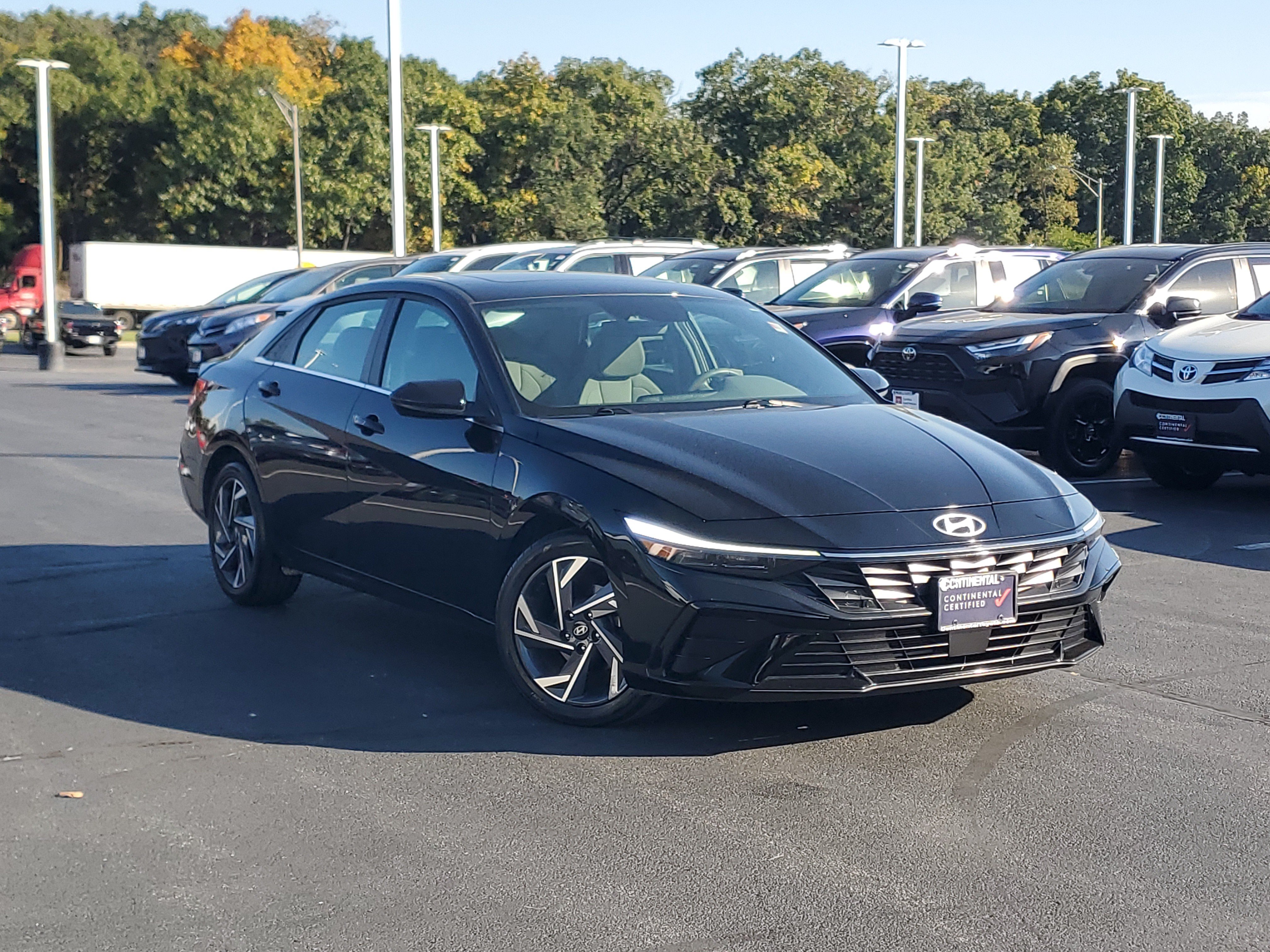 Used 2025 Hyundai Elantra SEL FWD image 34