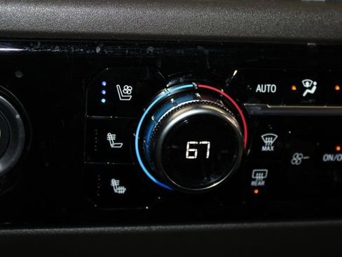Used 2023 GMC Sierra 1500 SLT w/ SLT Convenience Package AWD/4WD image 16