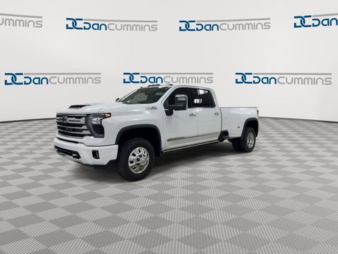 Used 2024 Chevrolet Silverado 3500 High Country w/ High Country Premium Package AWD/4WD image 4
