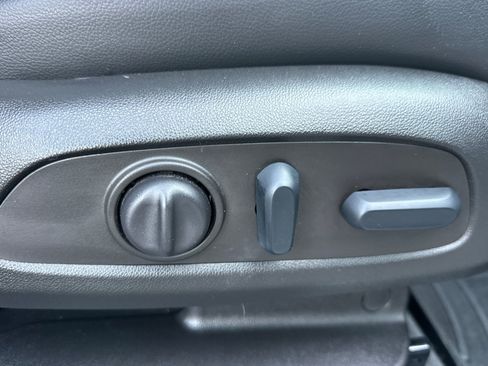 Used 2022 GMC Acadia AT4 w/ Technology Package image 24