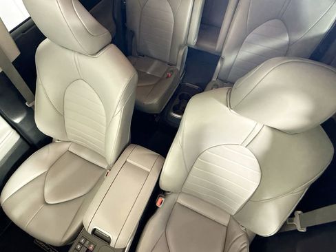 Certified 2023 Toyota Highlander XLE image 22