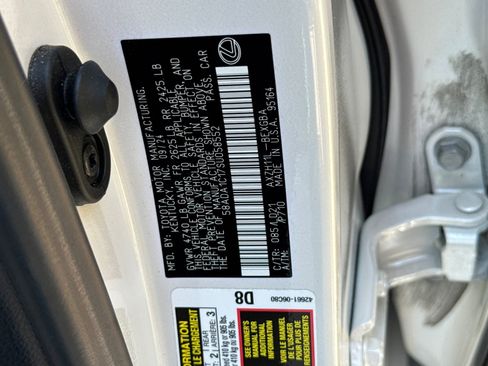 Used 2025 Lexus ES 300h w/ Premium Package FWD image 39