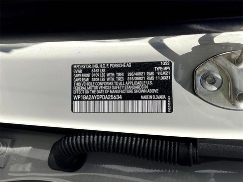 Certified 2023 Porsche Cayenne Coupe image 35