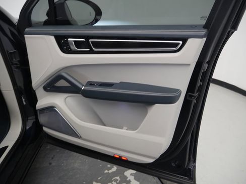 Certified 2023 Porsche Cayenne GTS AWD/4WD image 28