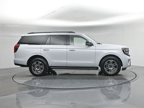 Used 2025 Ford Expedition Active RWD image 28