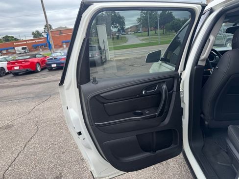 Used 2015 Chevrolet Traverse LT w/ Style and Technology Package image 20