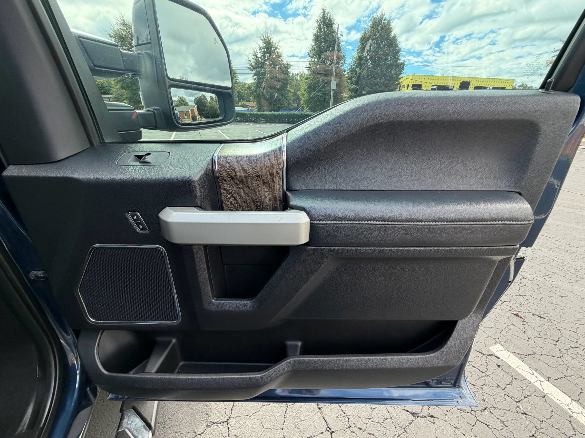 Used 2017 Ford F450 Lariat w/ Lariat Ultimate Package AWD/4WD image 23