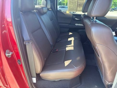 Used 2019 Toyota Tacoma Limited AWD/4WD image 16