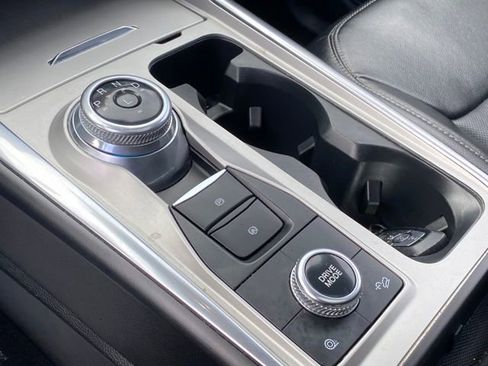 Used 2022 Ford Explorer Limited image 12