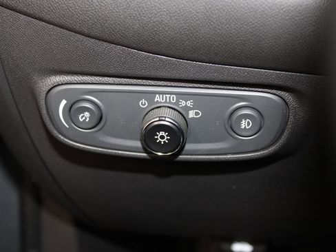 Used 2023 Chevrolet Equinox Premier FWD image 39