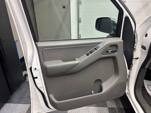 Used 2010 Nissan Frontier LE w/ LE Value Truck Pkg image 16