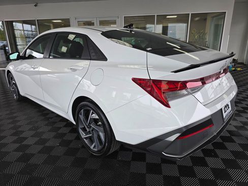Used 2025 Hyundai Elantra SEL FWD image 3