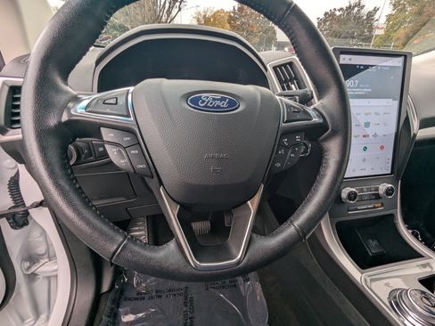 Used 2024 Ford Edge SEL image 19