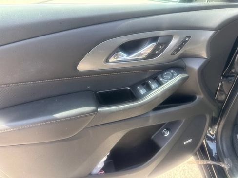 Used 2020 Chevrolet Traverse Premier FWD image 13