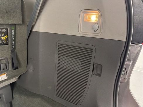 Used 2015 Toyota Sienna XLE image 11