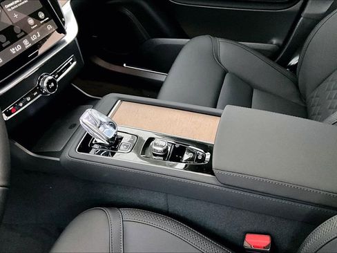 New 2026 Volvo XC90 B5 Plus image 28