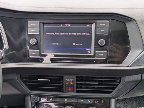 Used 2024 Volkswagen Jetta SE w/ Panoramic Sunroof Package FWD image 17