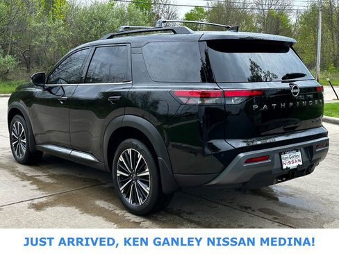 Certified 2026 Nissan Pathfinder Platinum w/ Cargo Package AWD/4WD image 5
