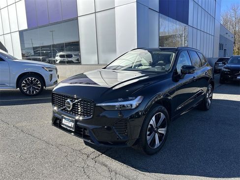 Certified 2025 Volvo XC60 T8 Plus w/ Climate Package image 4