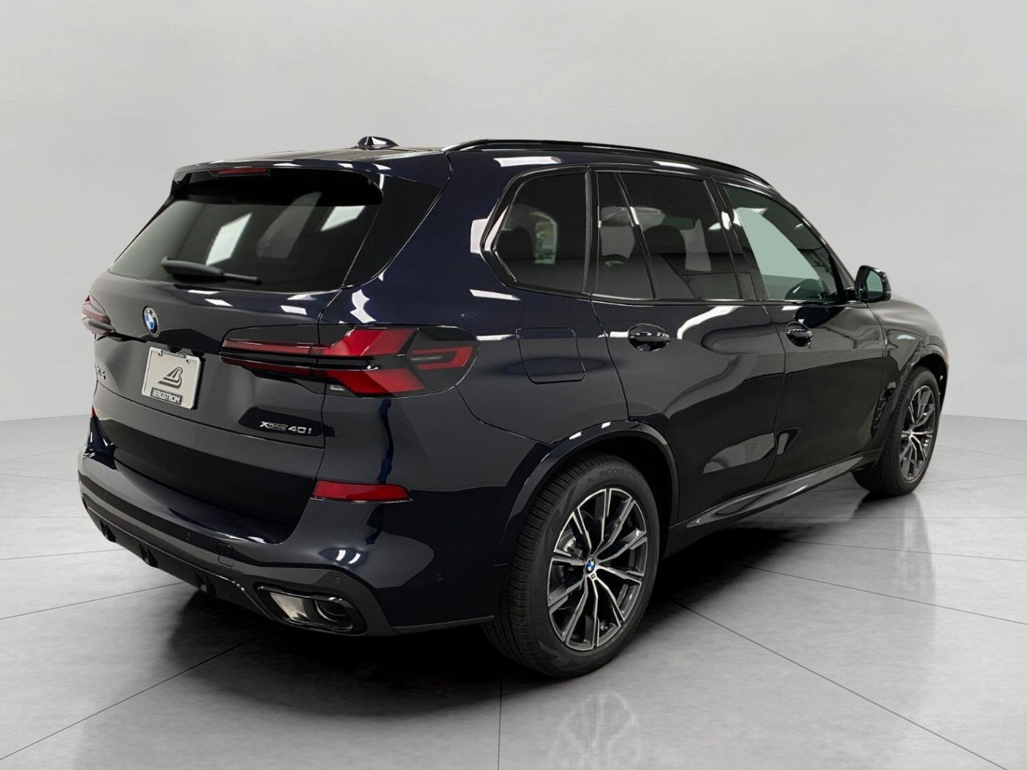 New 2026 BMW X5 xDrive40i w/ M Sport Package AWD/4WD image 3