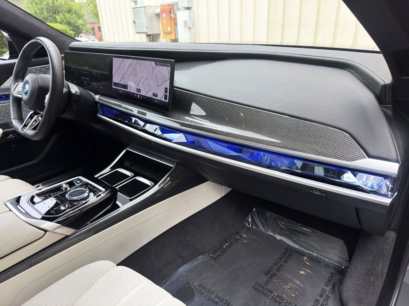Used 2023 BMW i7 xDrive60 w/ Executive Package 2 AWD/4WD image 14