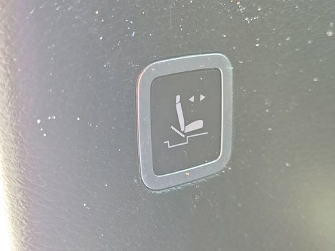Used 2018 Chrysler Pacifica Touring-L FWD image 16