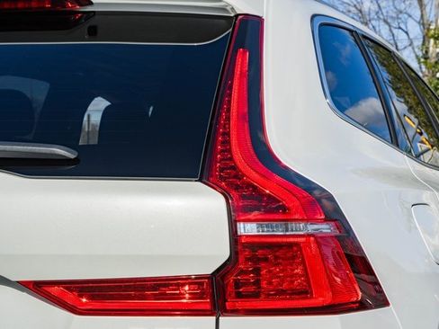 Used 2023 Volvo XC60 B5 Plus w/ Climate Package image 8
