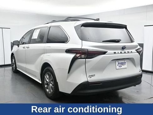 Used 2024 Toyota Sienna XLE FWD image 8