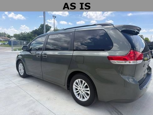 Used 2011 Toyota Sienna XLE w/ Premium Pkg FWD image 7